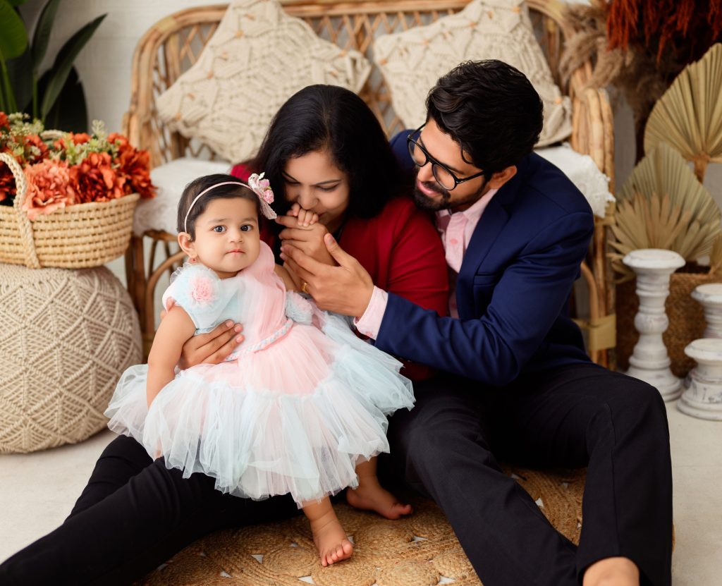 Kid with Parents Photography Ideas in Nagpur
