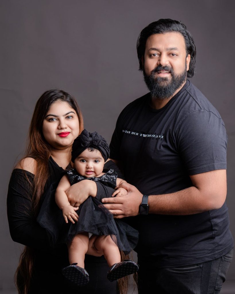 Kid with Parents Photography Ideas