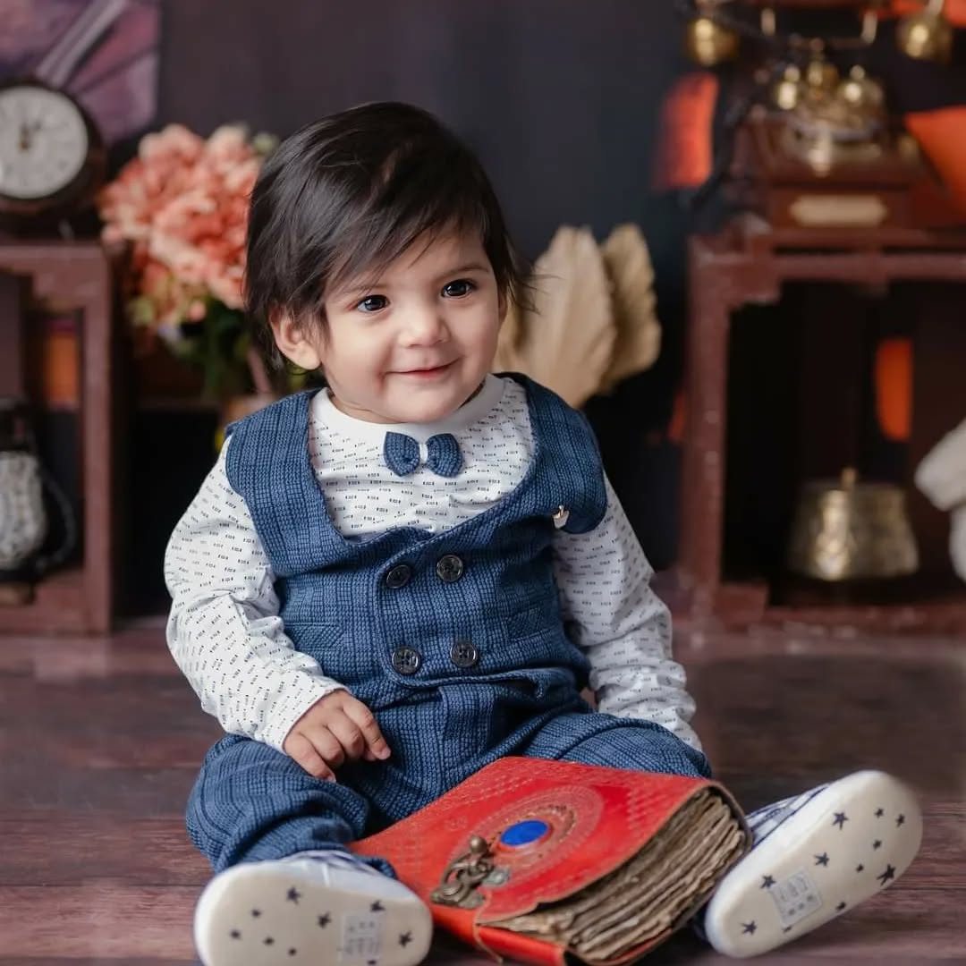 Kids Photoshoot with Book Prop and pose