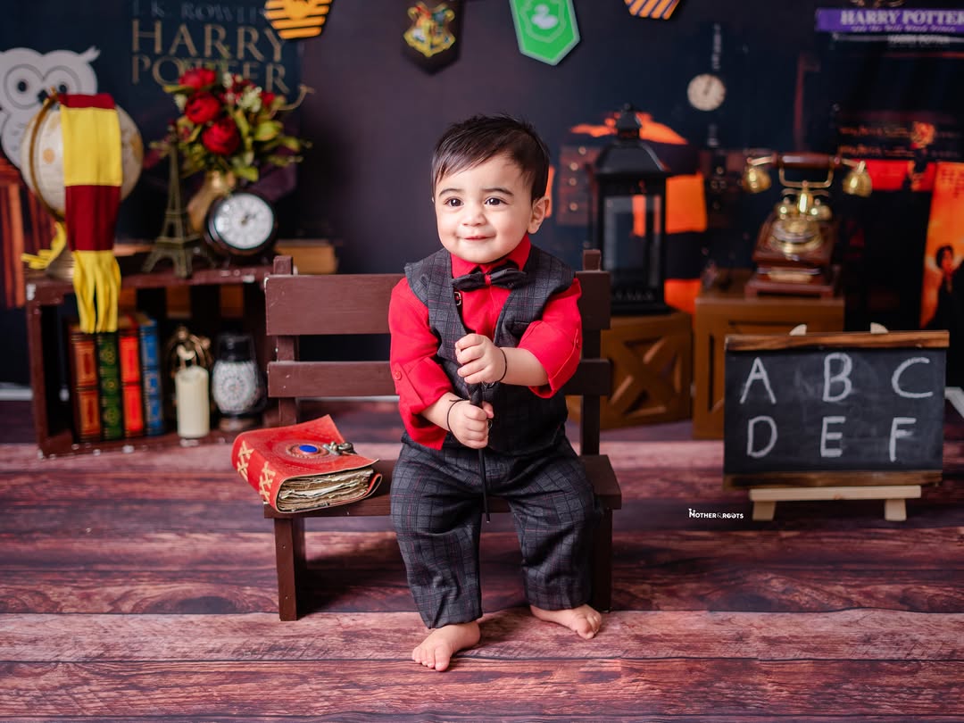 Kids Photoshoot Like Little Artist Prop and pose
