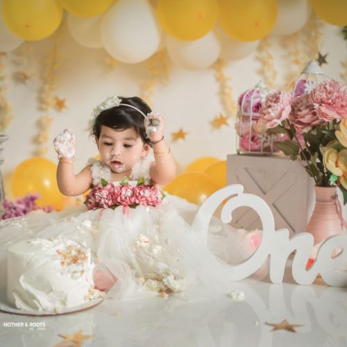 Kids Photographs While Cake Smash in Nagpur